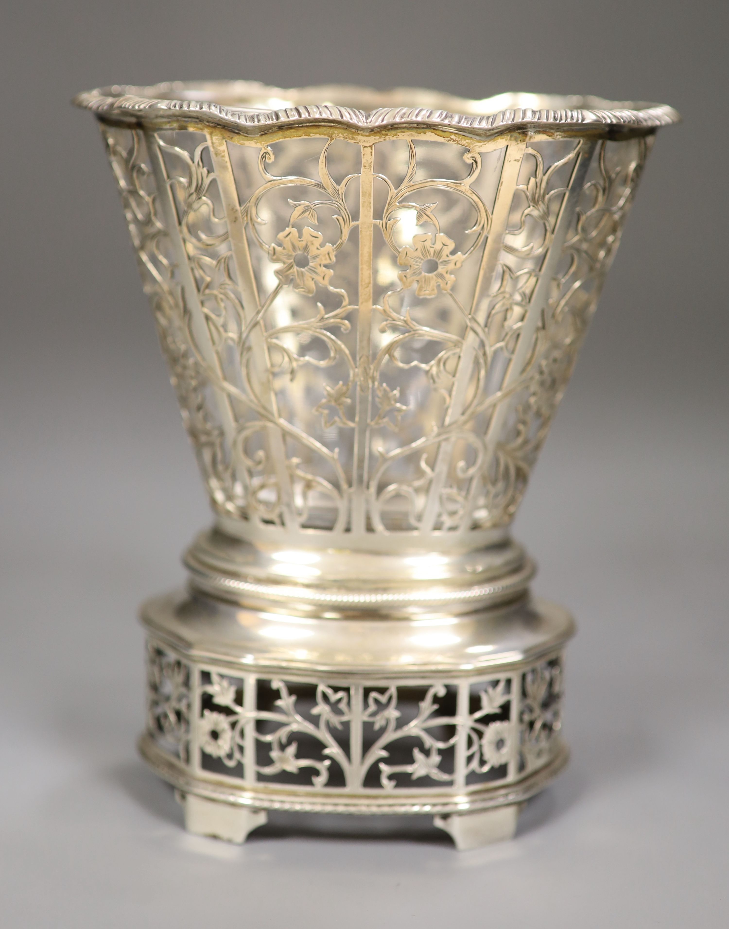 A George V pierced silver vase with glass liner, William Comyns, London, 1910, height 16.8cm, 10.5oz.